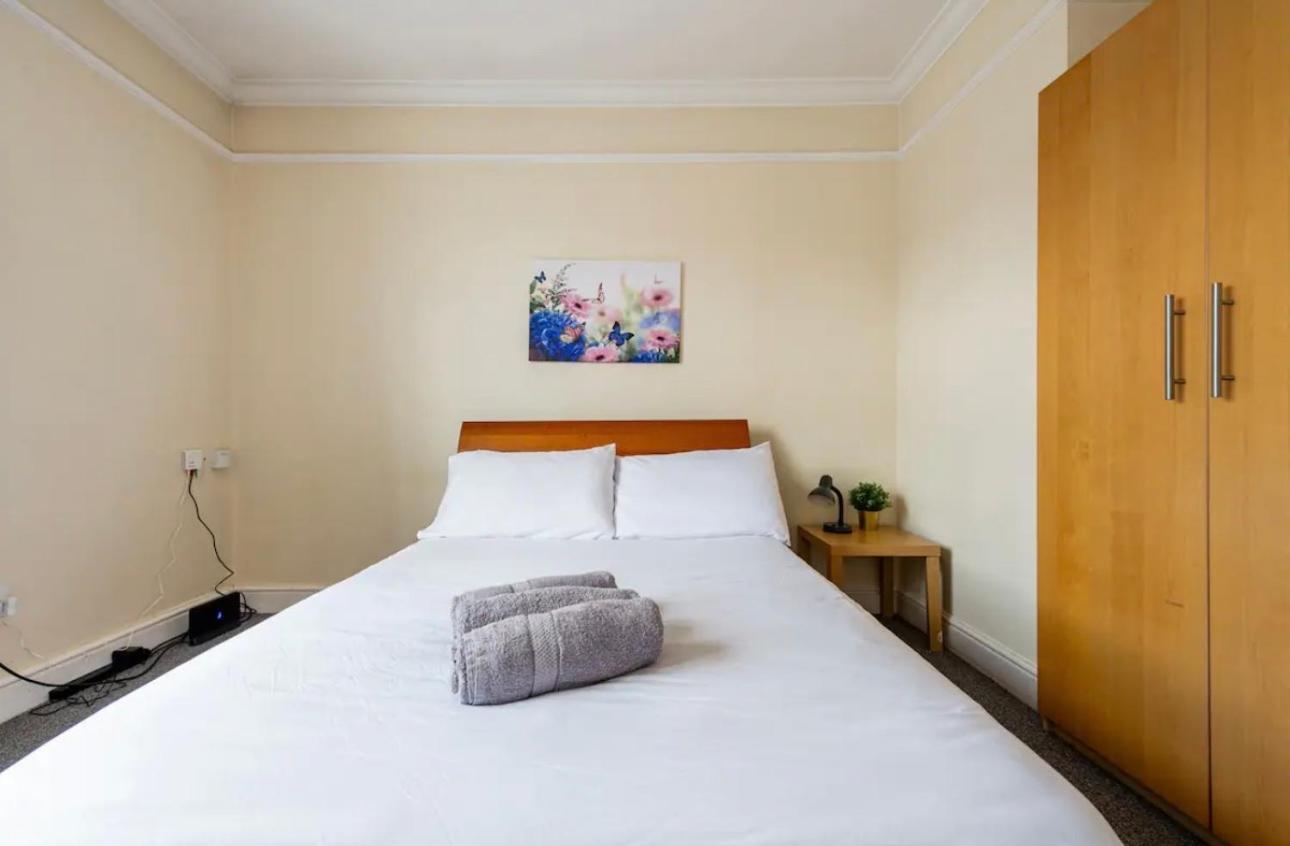 Lovely 3-Bed 20 Minutes To Central Лондон Екстериор снимка