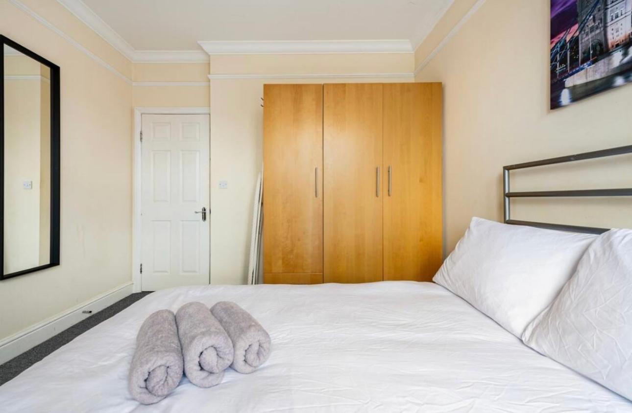 Lovely 3-Bed 20 Minutes To Central Лондон Екстериор снимка