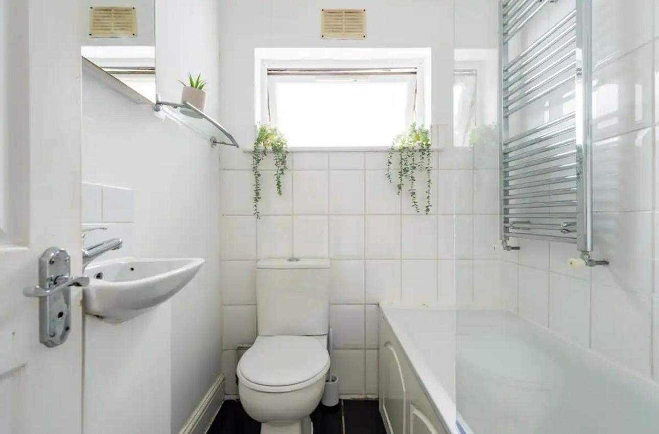 Lovely 3-Bed 20 Minutes To Central Лондон Екстериор снимка