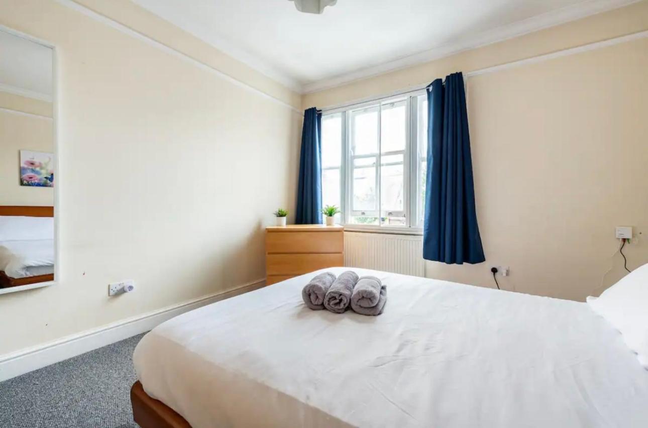 Lovely 3-Bed 20 Minutes To Central Лондон Екстериор снимка