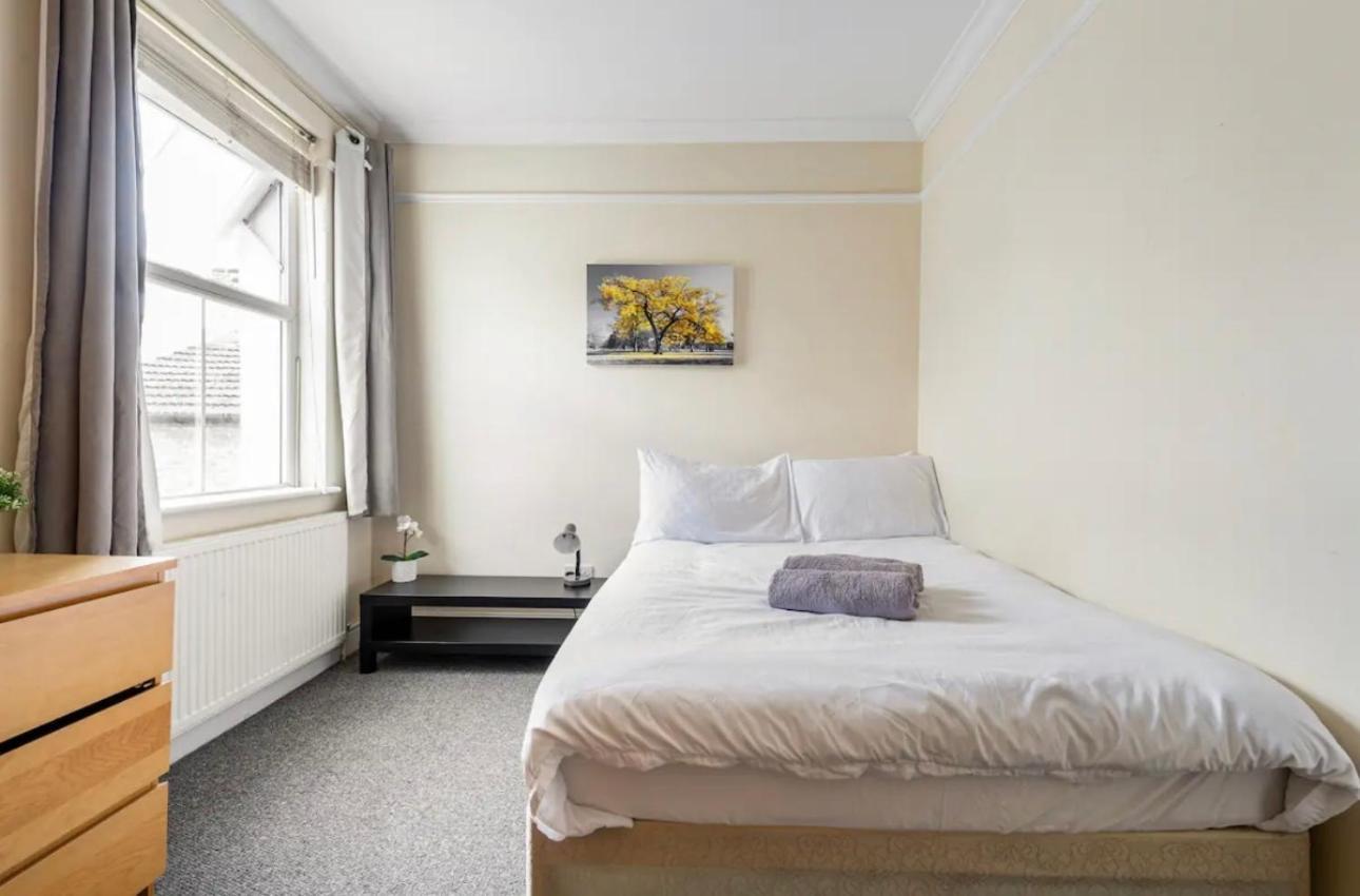 Lovely 3-Bed 20 Minutes To Central Лондон Екстериор снимка
