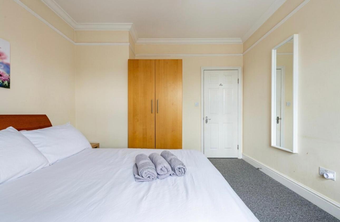 Lovely 3-Bed 20 Minutes To Central Лондон Екстериор снимка